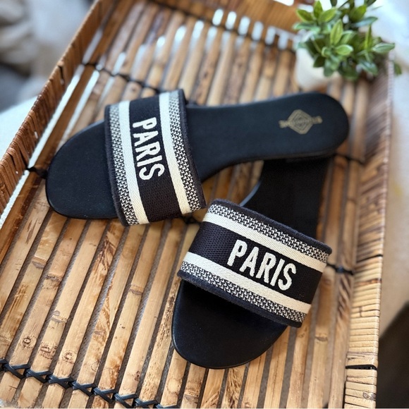 Studio Shoes - Black & Cream Woven Strap Paris Summer Flats Slides Round Toe BRAND NEW Sz 10